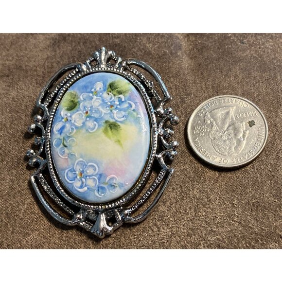 Hand-Painted Floral Porcelain Brooch With SilverTone Filigree Frame - Picture 9 of 9